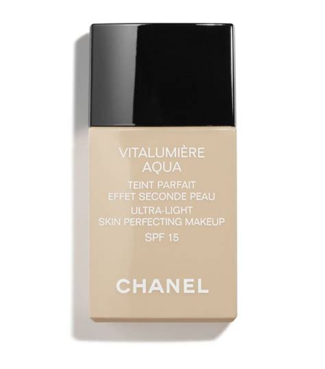 Chanel Vitalumière Aqua Ultra Light Skin Perfecting Makeup SPF15